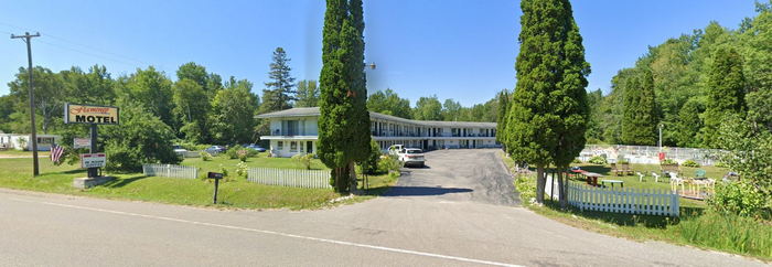 Flamingo Motel - From Web Listing (newer photo)